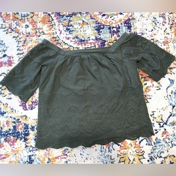 $8 SALE Daniel Rainn Off Shoulder Eyelet Blouse - Picture 2 of 11